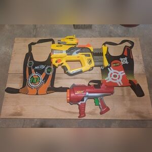 Nerf- N Strike Blaster and Vest Set